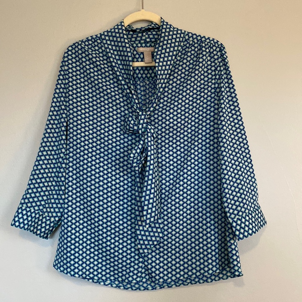 Gorgeous EUC - like new- Banana Republic blouse turquoise, blue, white size lg